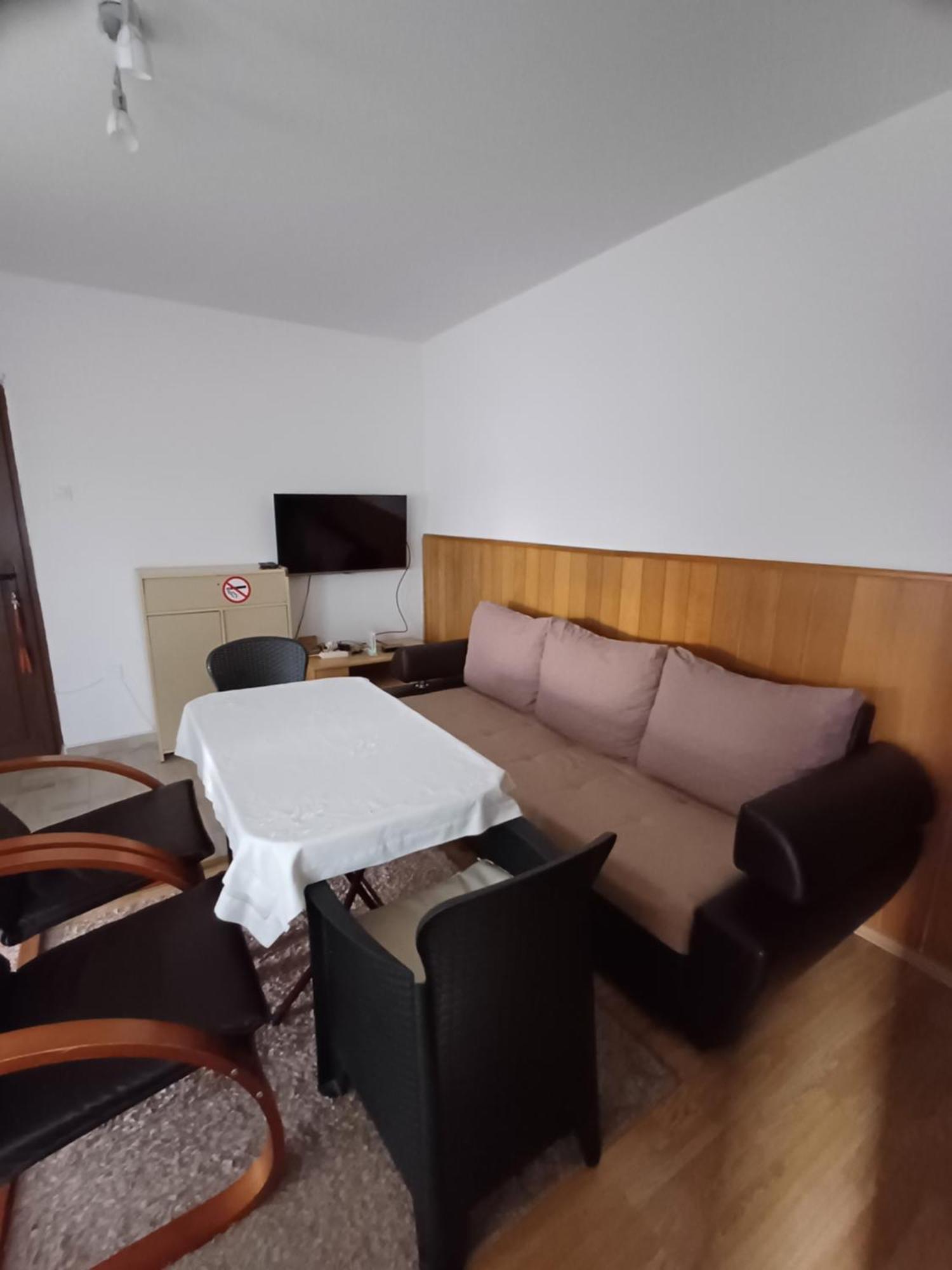 Apartments Lela Біхач Екстер'єр фото
