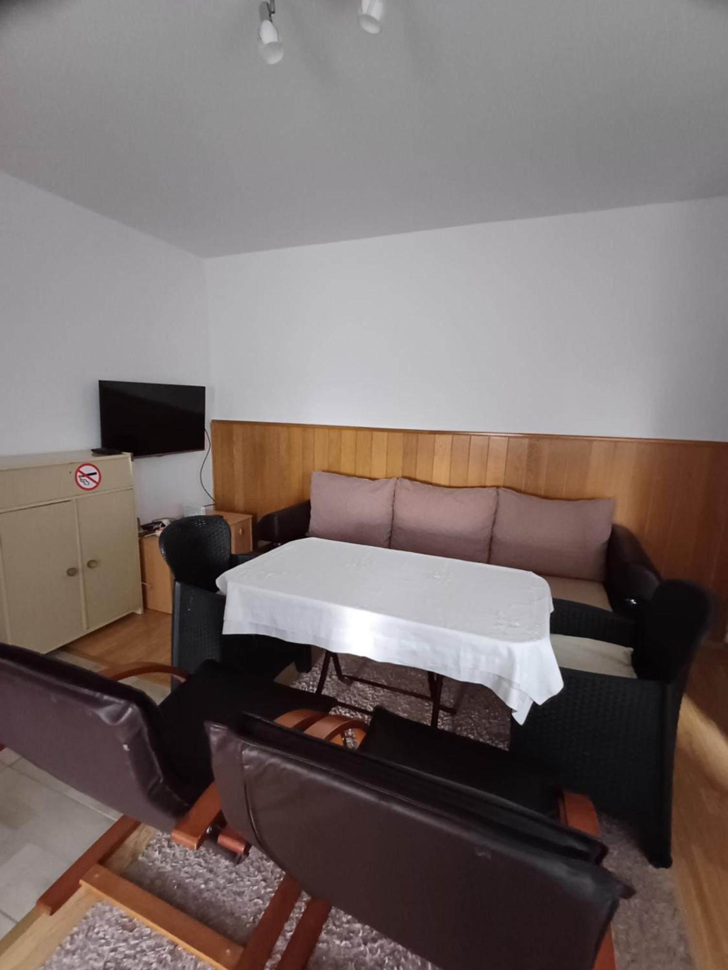 Apartments Lela Біхач Екстер'єр фото