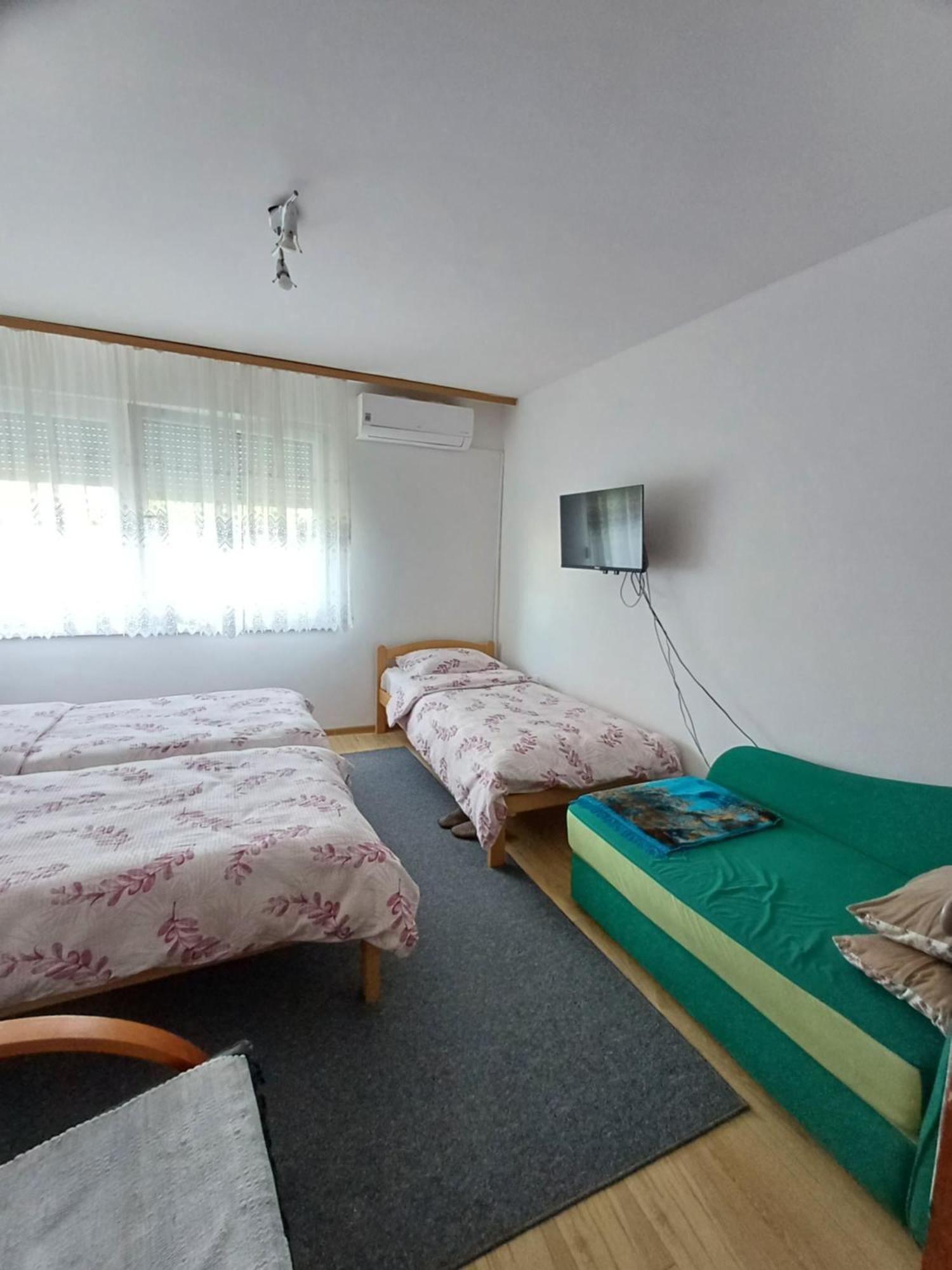 Apartments Lela Біхач Екстер'єр фото